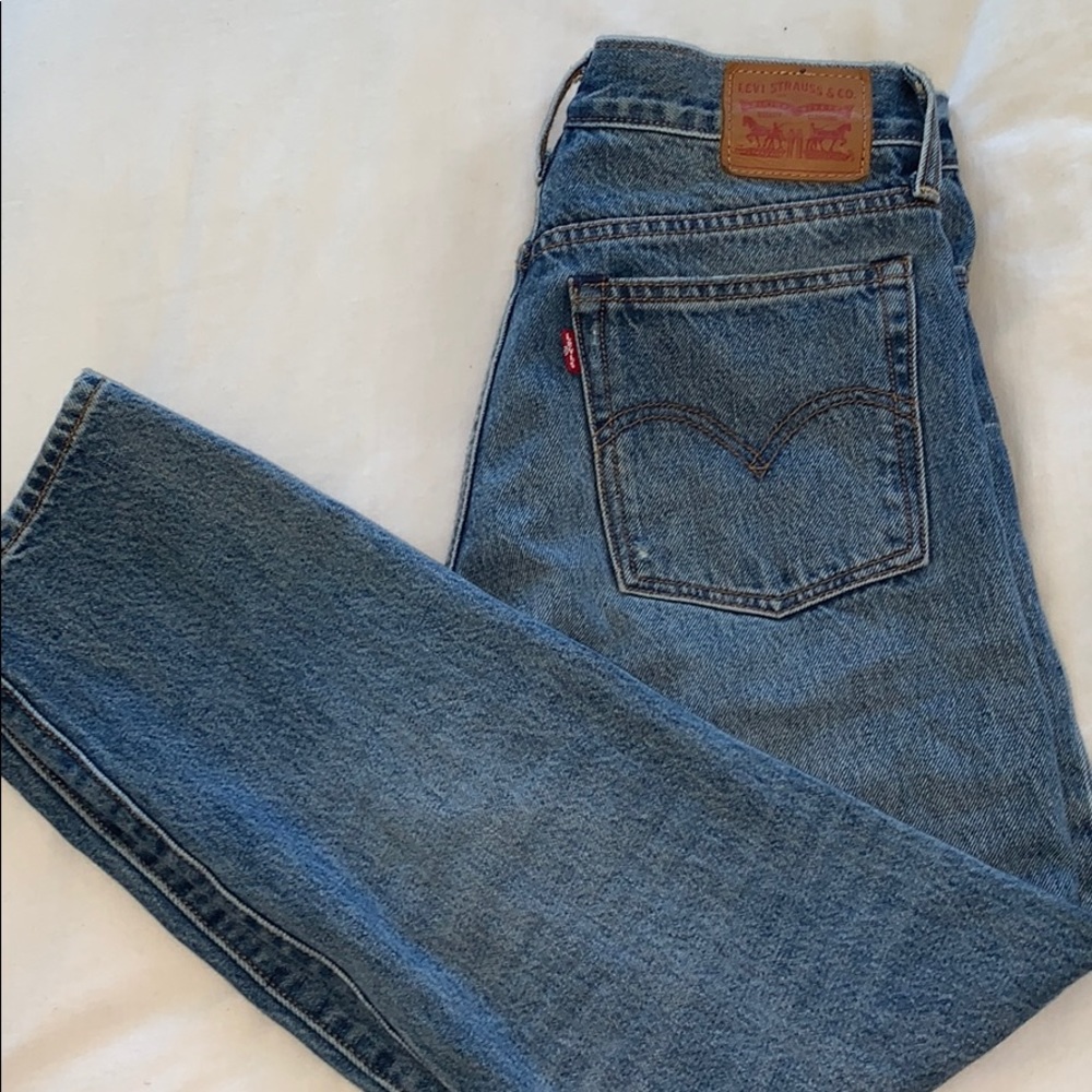 vintage Levi’s mom jeans